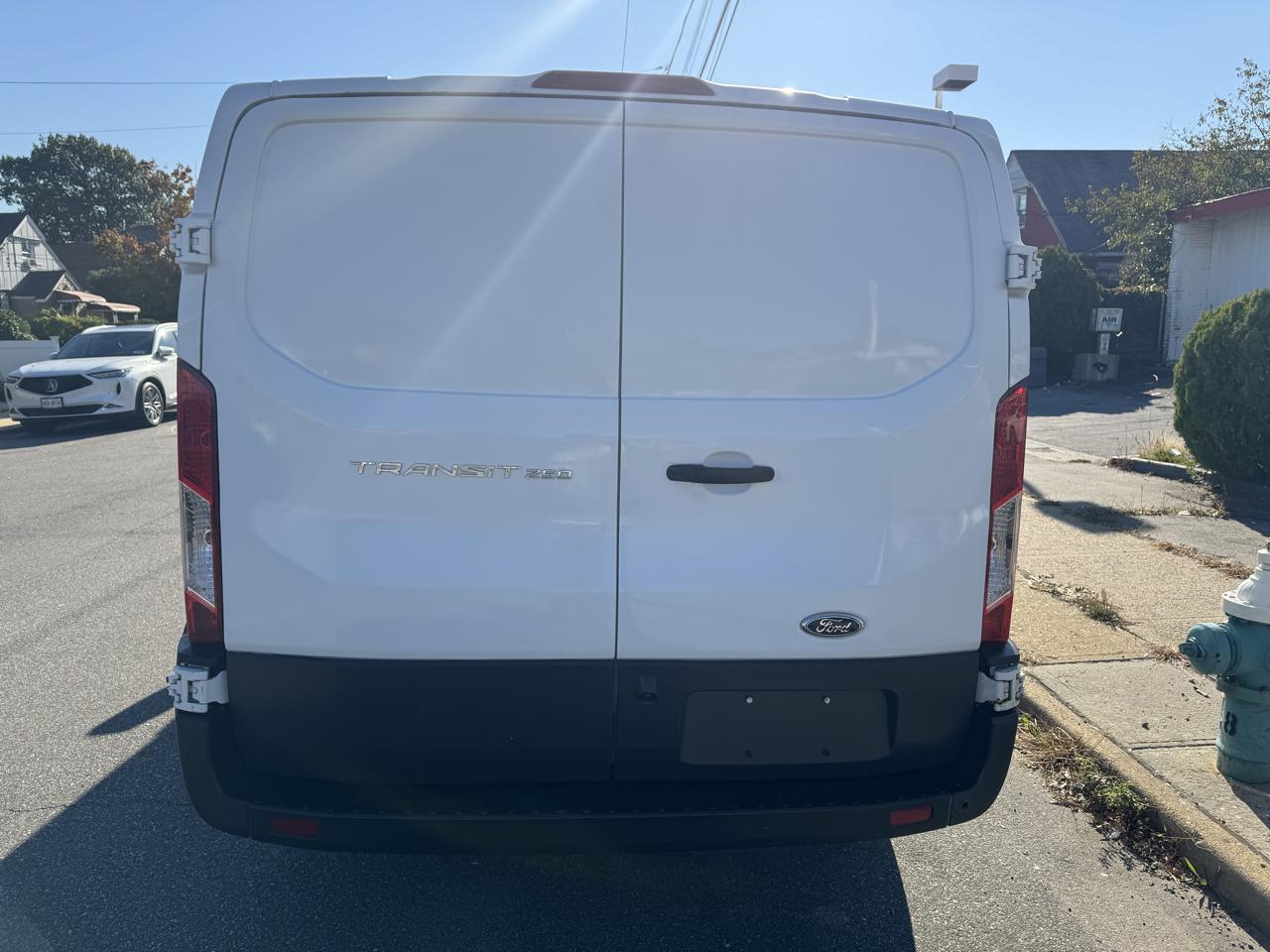 Ford Transit 250 Van Low Roof w/Sliding Pass. 130-in. WB 2016