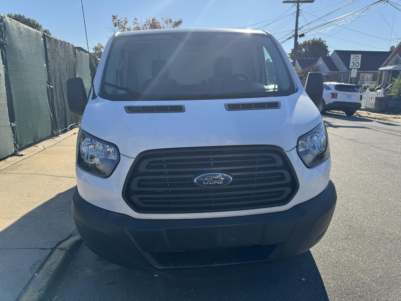 Ford Transit 250 Van Low Roof w/Sliding Pass. 130-in. WB 2016