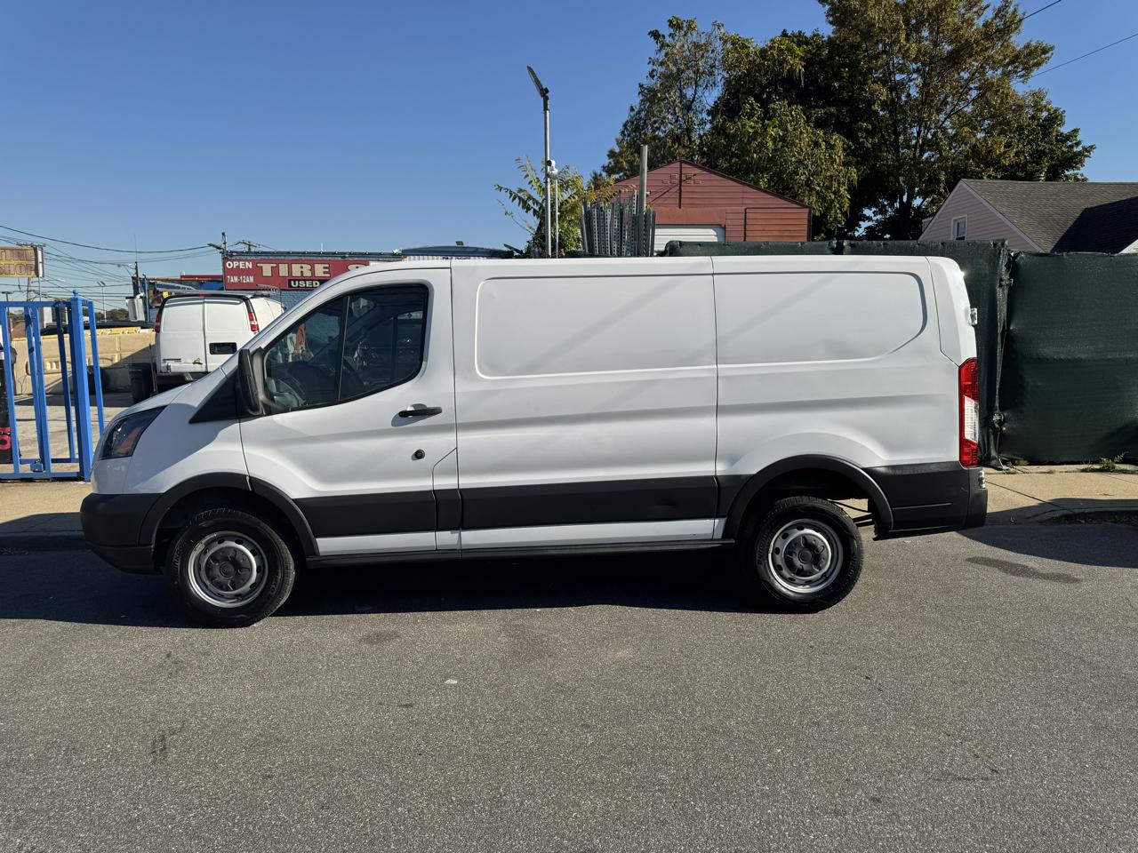 Ford Transit 250 Van Low Roof w/Sliding Pass. 130-in. WB 2016