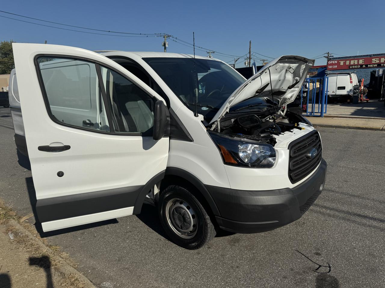 Ford Transit 250 Van Low Roof w/Sliding Pass. 130-in. WB 2016