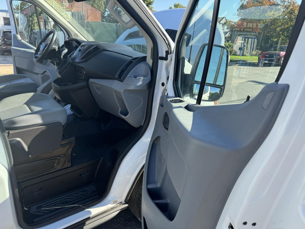 Ford Transit 250 Van Low Roof w/Sliding Pass. 130-in. WB 2016
