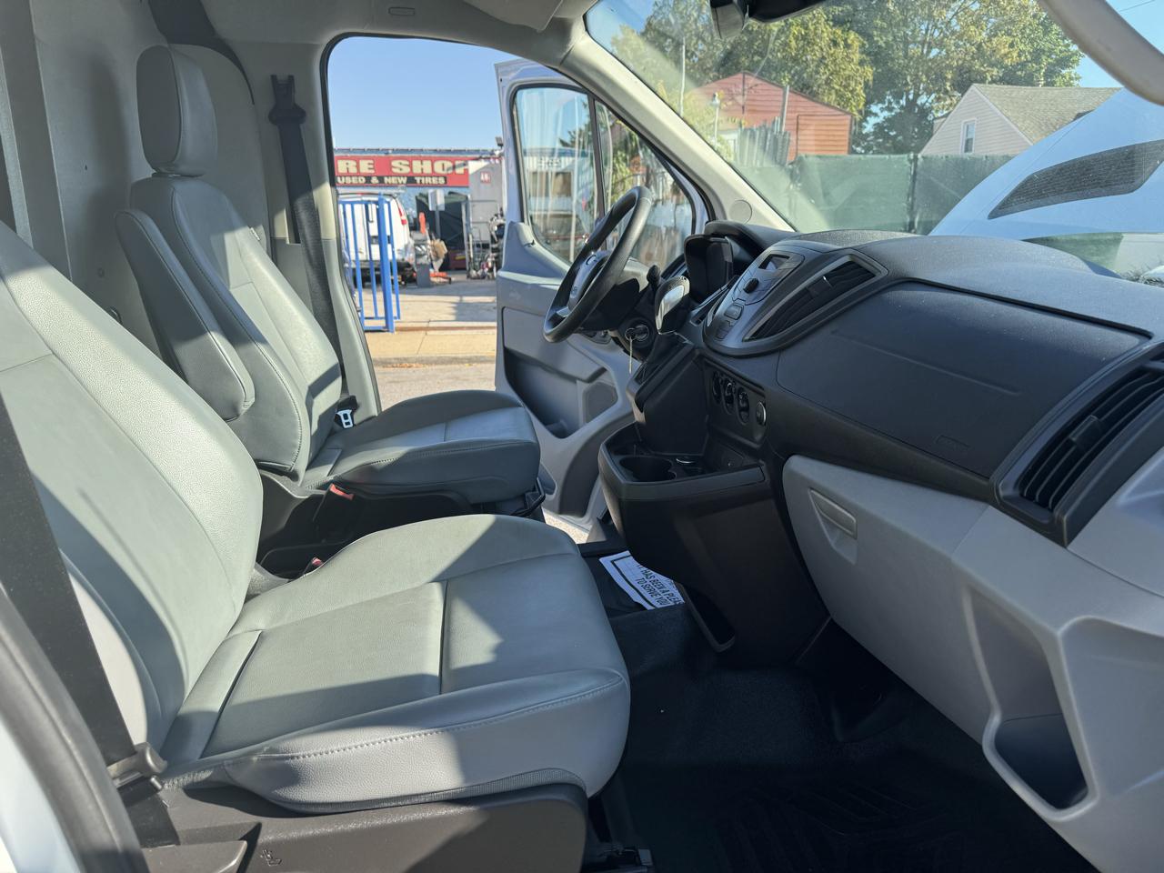 Ford Transit 250 Van Low Roof w/Sliding Pass. 130-in. WB 2016