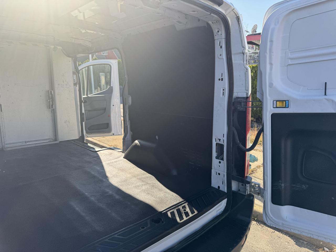 Ford Transit 250 Van Low Roof w/Sliding Pass. 130-in. WB 2016