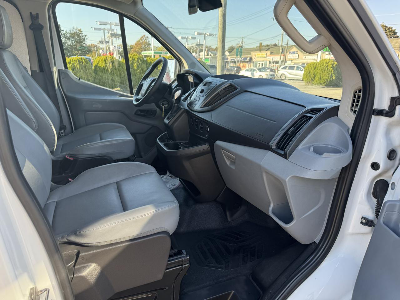 Ford Transit 250 Van Low Roof w/Sliding Pass. 130-in. WB 2016