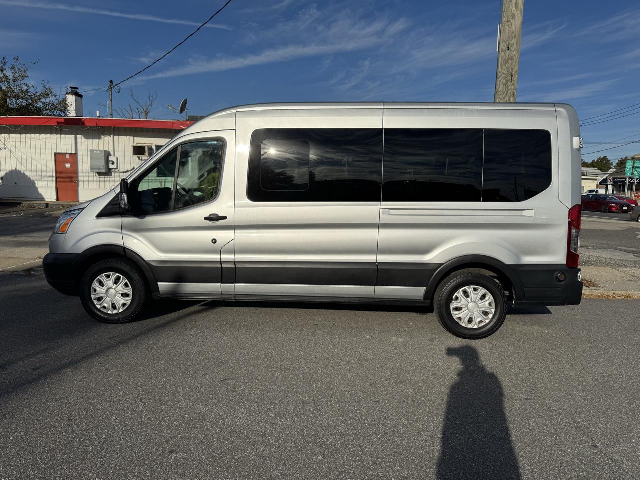 Ford Transit 350 Wagon Med. Roof XL w/Sliding Pass. 148-in. WB 2019