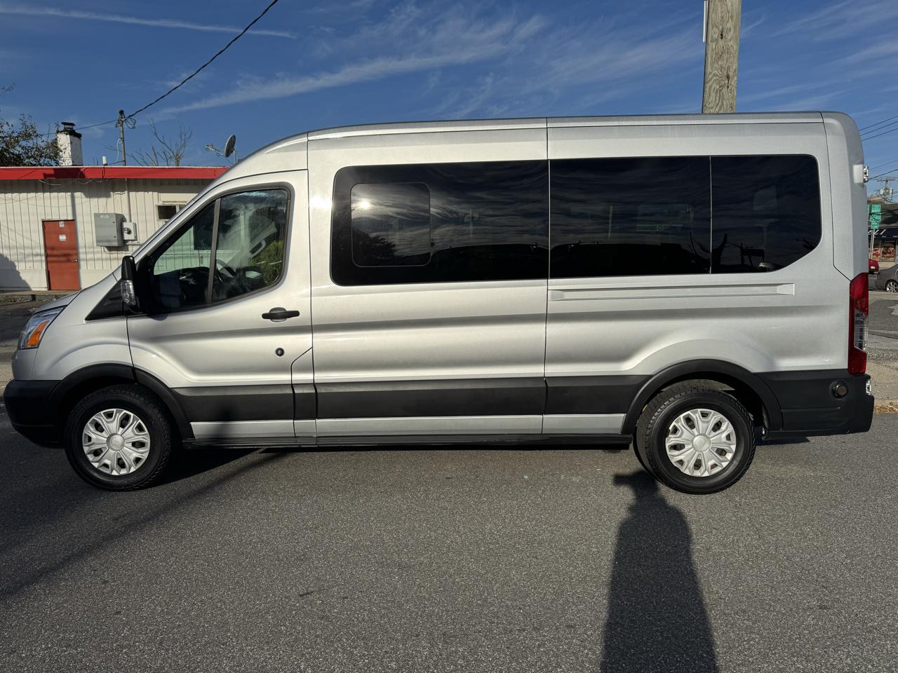Ford Transit 350 Wagon Med. Roof XL w/Sliding Pass. 148-in. WB 2019