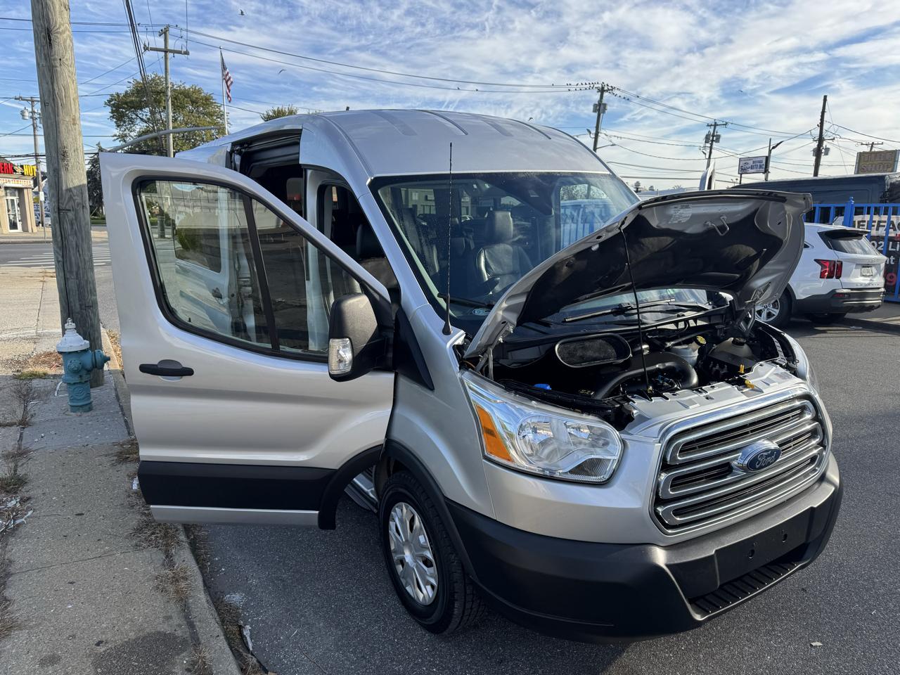 Ford Transit 350 Wagon Med. Roof XL w/Sliding Pass. 148-in. WB 2019