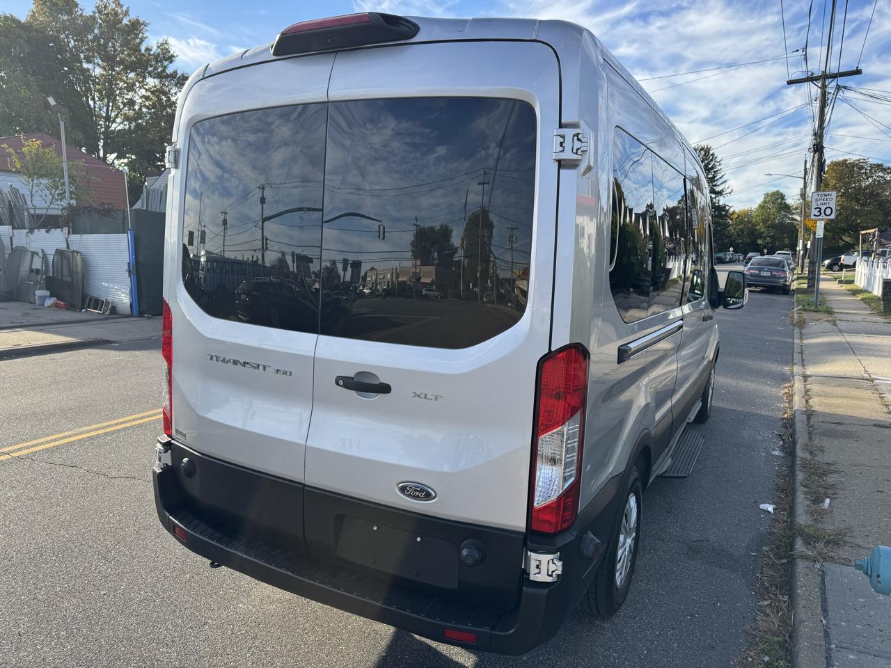 Ford Transit 350 Wagon Med. Roof XL w/Sliding Pass. 148-in. WB 2019