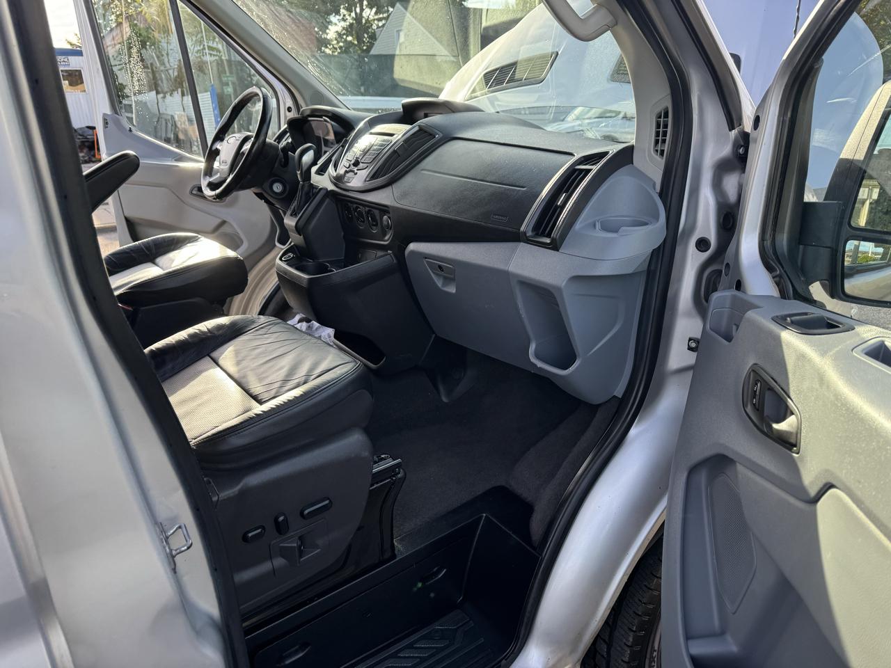 Ford Transit 350 Wagon Med. Roof XL w/Sliding Pass. 148-in. WB 2019