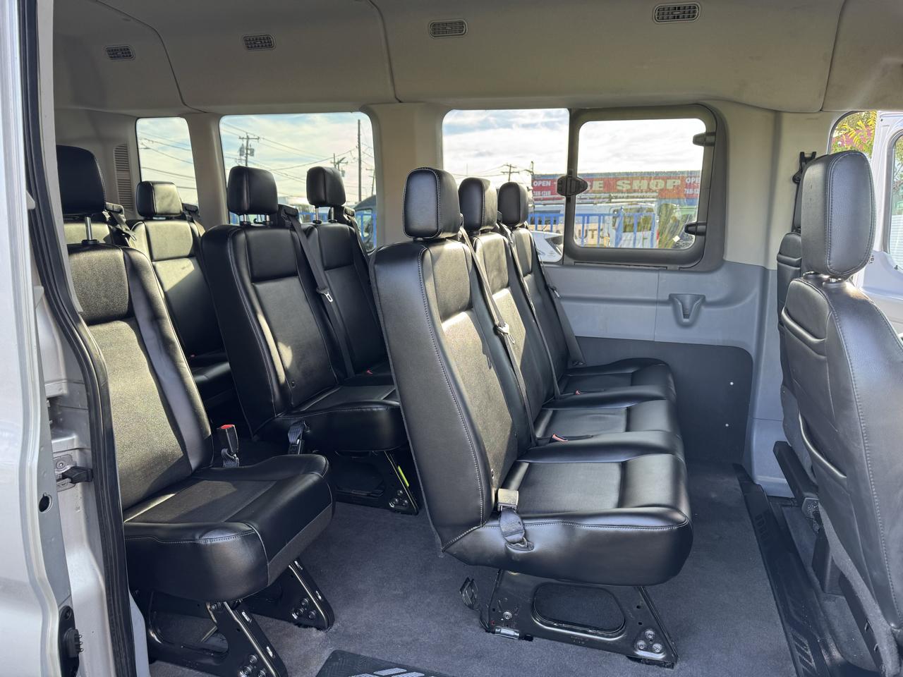 Ford Transit 350 Wagon Med. Roof XL w/Sliding Pass. 148-in. WB 2019