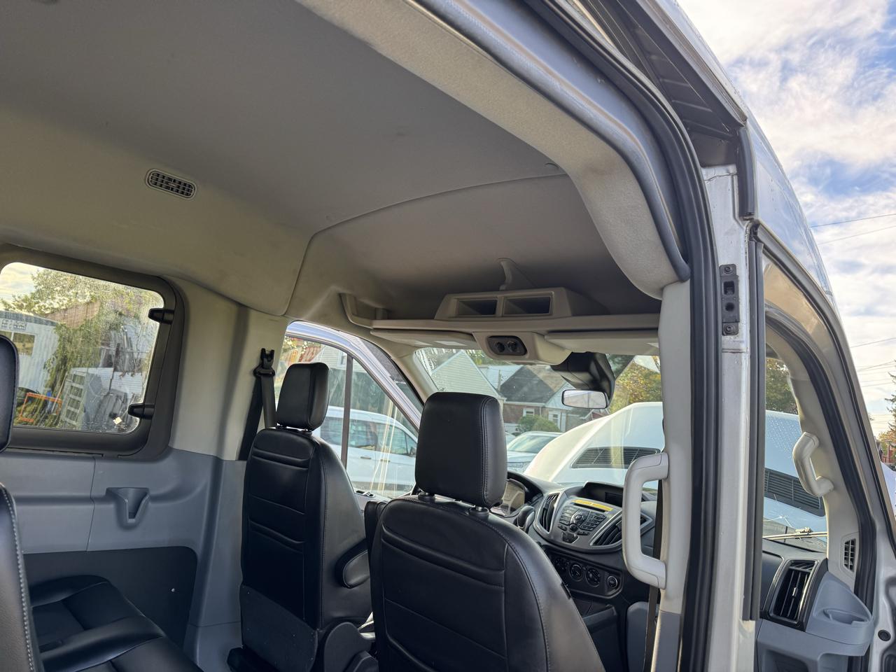 Ford Transit 350 Wagon Med. Roof XL w/Sliding Pass. 148-in. WB 2019