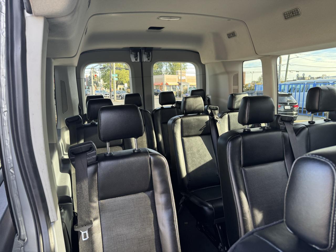 Ford Transit 350 Wagon Med. Roof XL w/Sliding Pass. 148-in. WB 2019