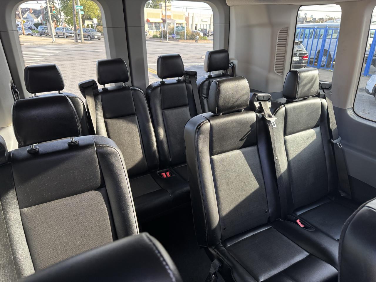Ford Transit 350 Wagon Med. Roof XL w/Sliding Pass. 148-in. WB 2019