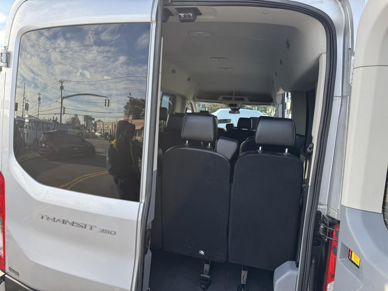 Ford Transit 350 Wagon Med. Roof XL w/Sliding Pass. 148-in. WB 2019