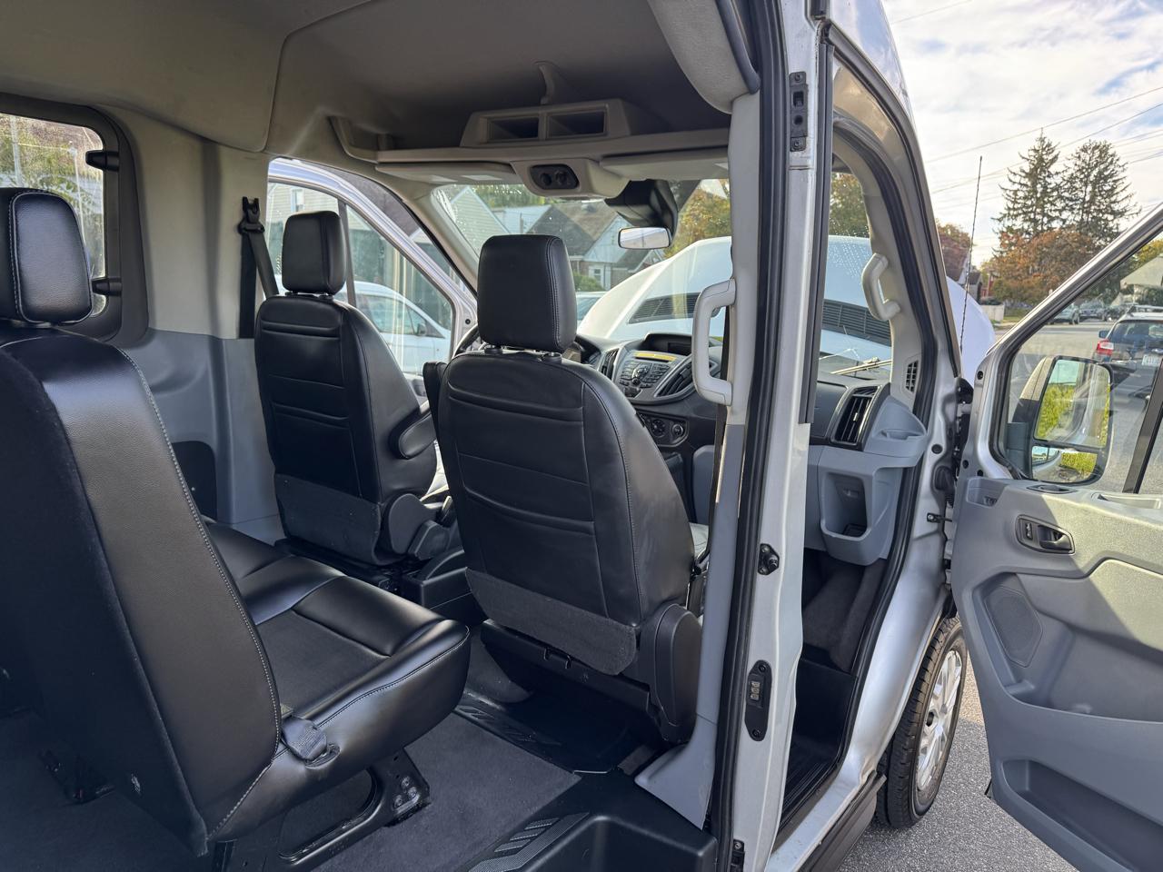 Ford Transit 350 Wagon Med. Roof XL w/Sliding Pass. 148-in. WB 2019