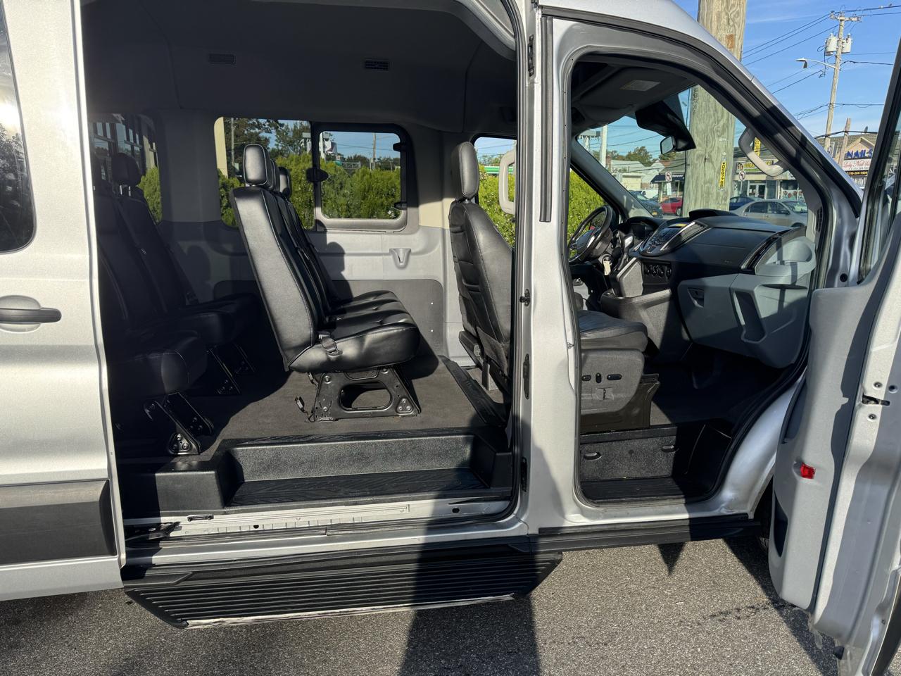Ford Transit 350 Wagon Med. Roof XL w/Sliding Pass. 148-in. WB 2019