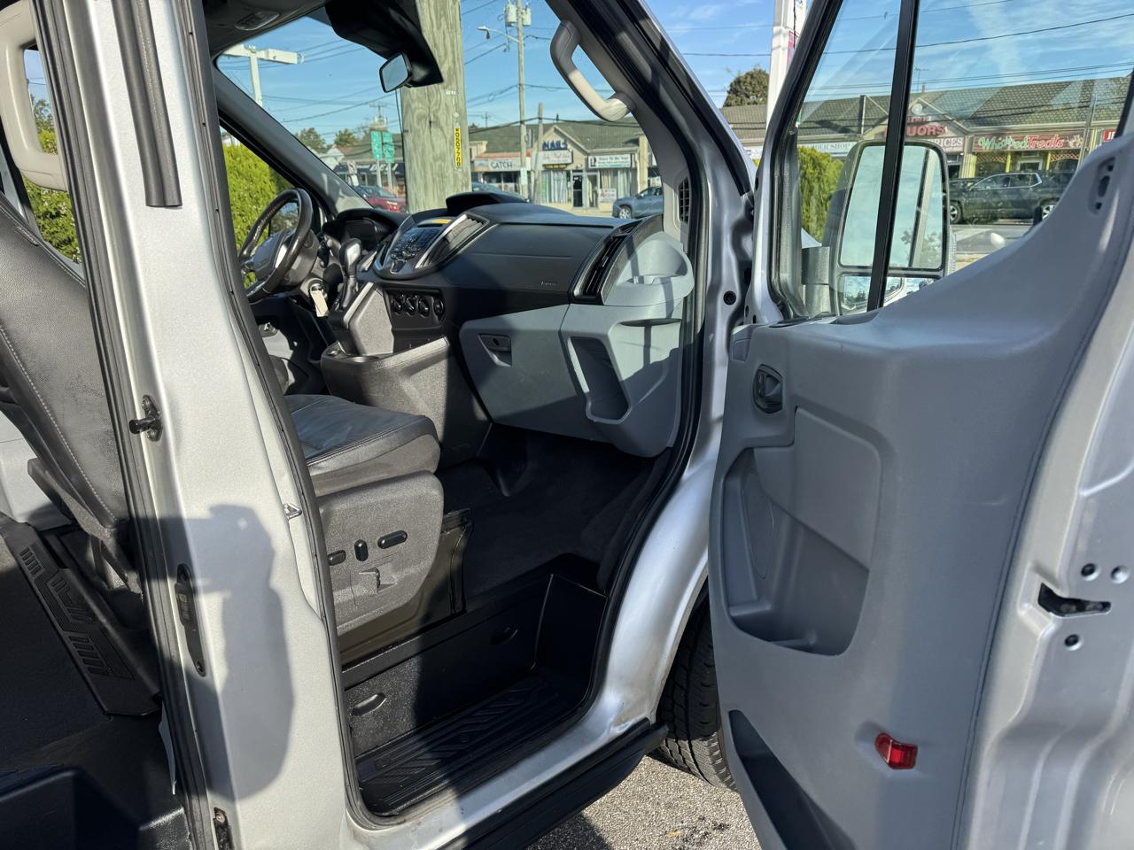 Ford Transit 350 Wagon Med. Roof XL w/Sliding Pass. 148-in. WB 2019