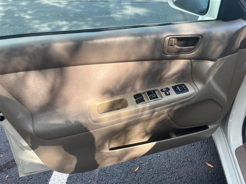 Toyota Camry LE 2004