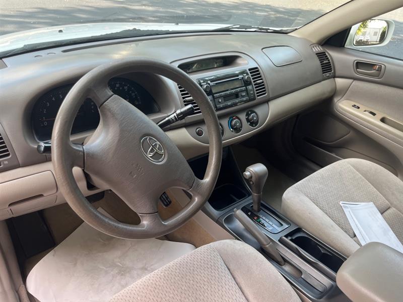 Toyota Camry LE 2004