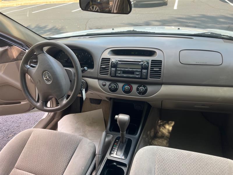 Toyota Camry LE 2004