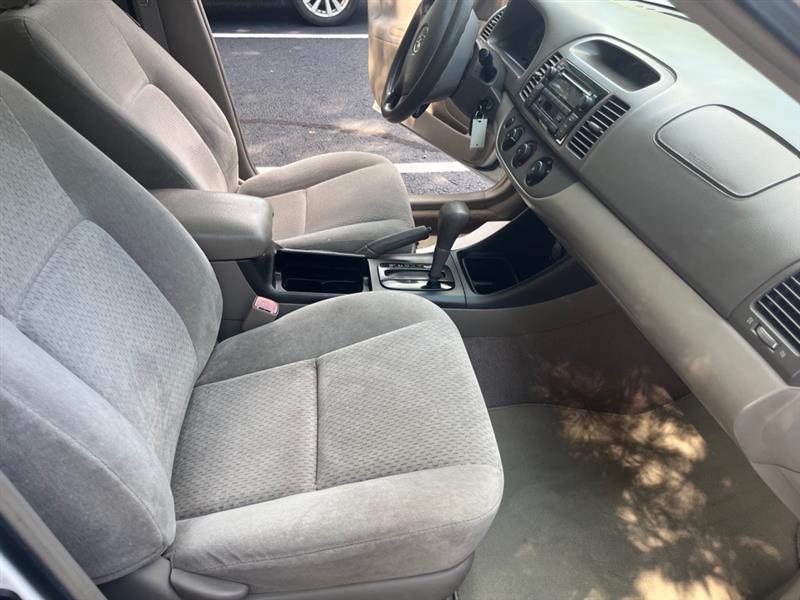 Toyota Camry LE 2004