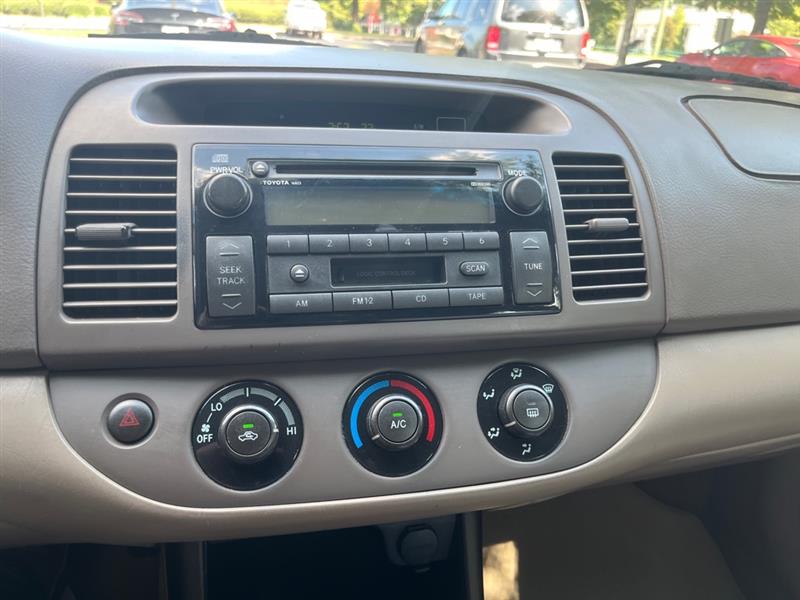 Toyota Camry LE 2004