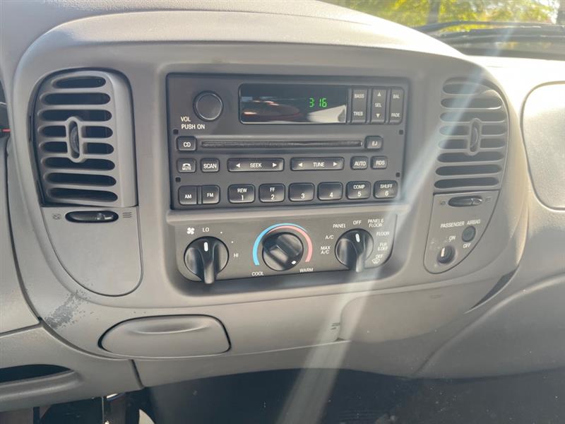 Ford F-150 XL SuperCab 2WD 2003