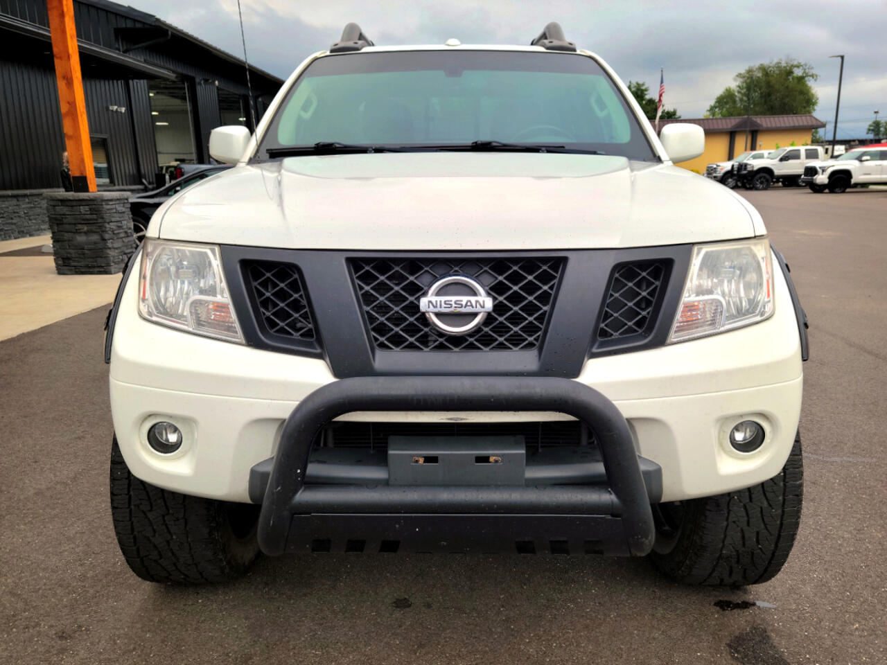 2014 Nissan Frontier PRO-4X Crew Cab photo 2