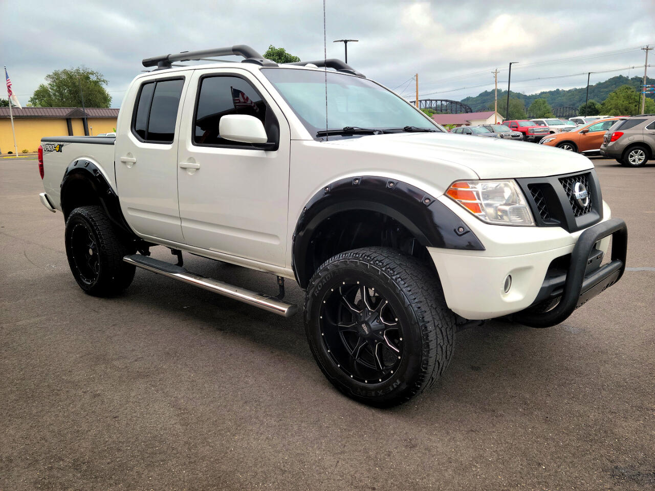 2014 Nissan Frontier PRO-4X Crew Cab photo 3