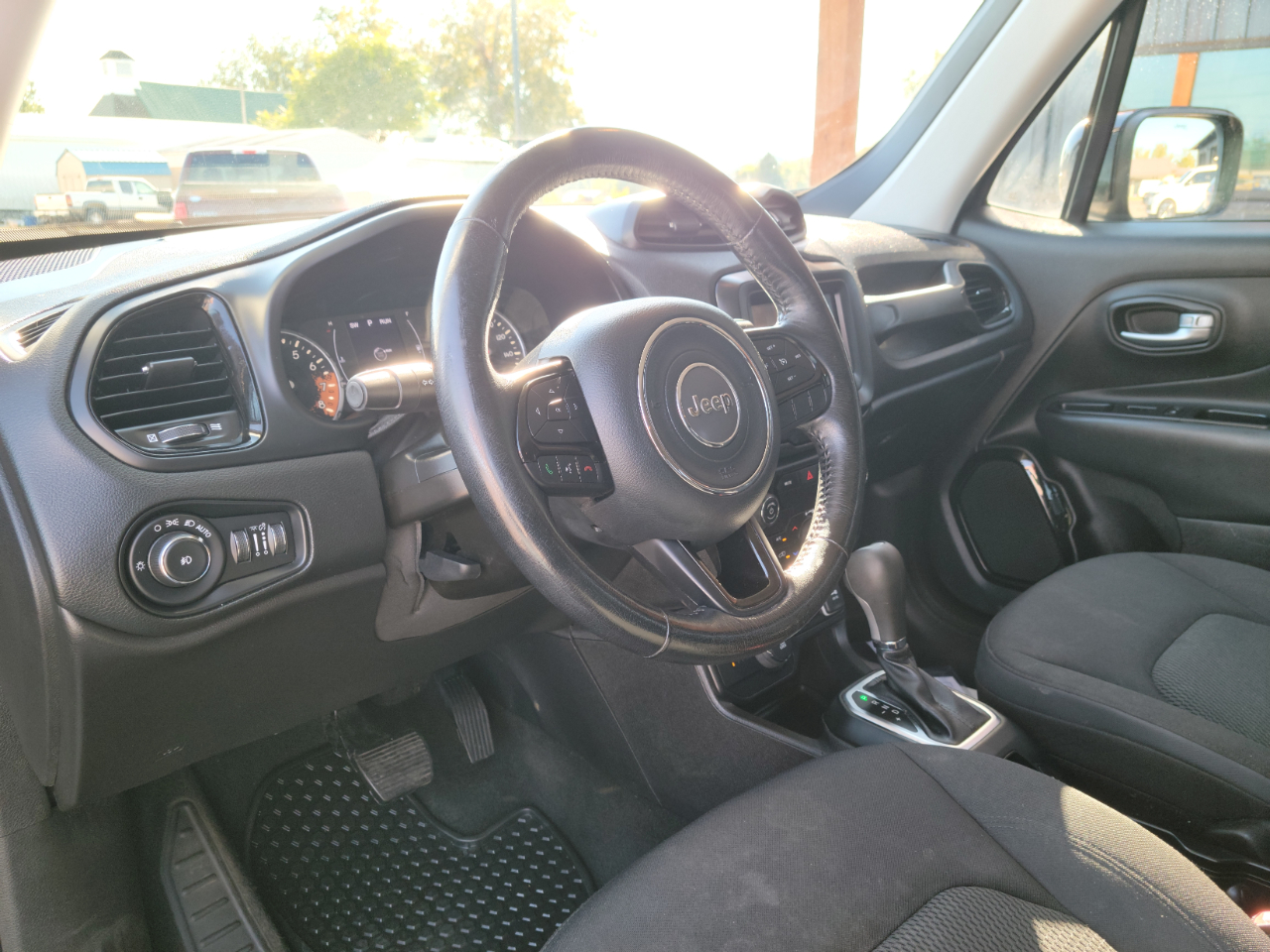 2018 Jeep Renegade Latitude North Edition photo 9