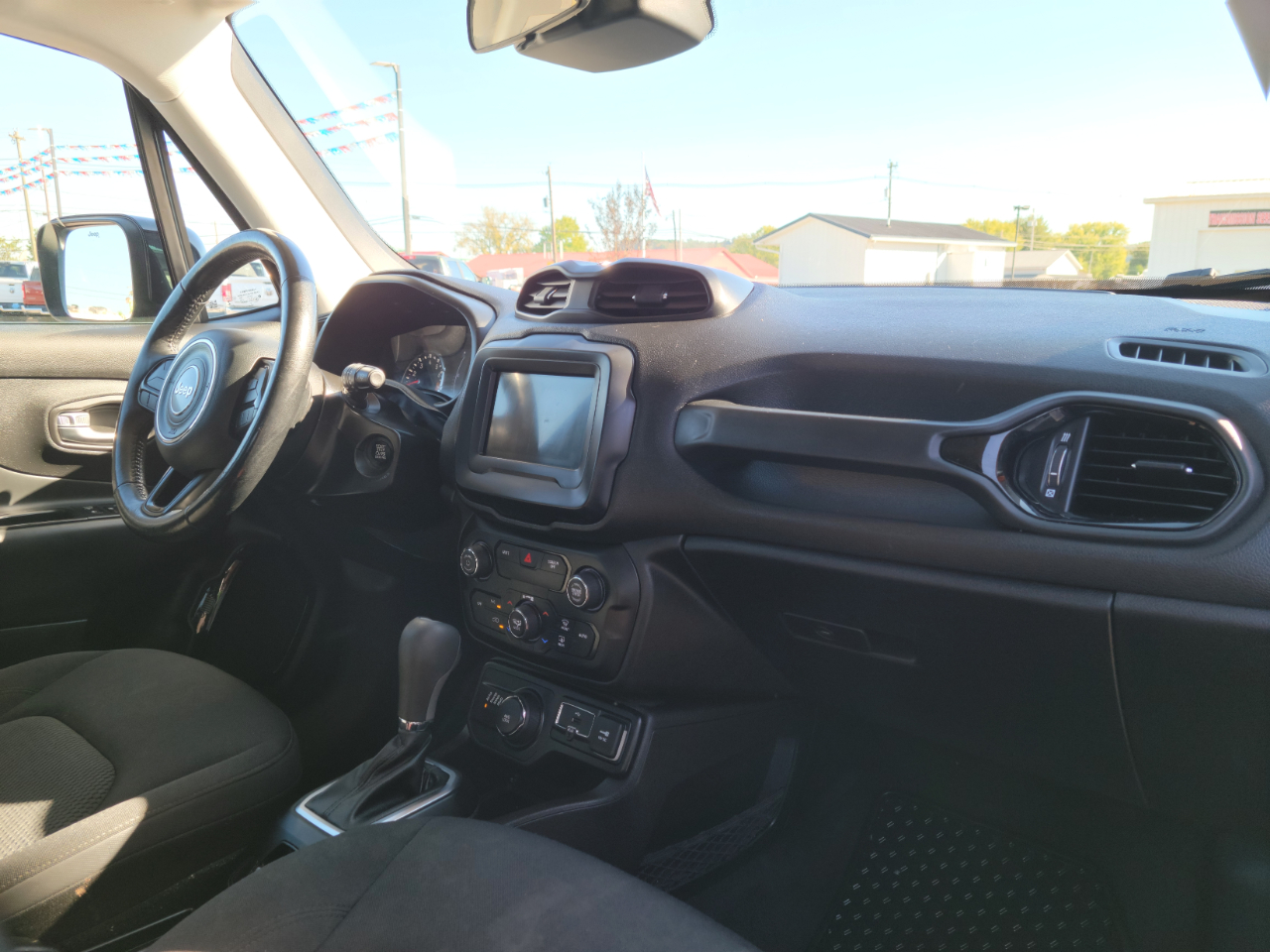 2018 Jeep Renegade Latitude North Edition photo 18