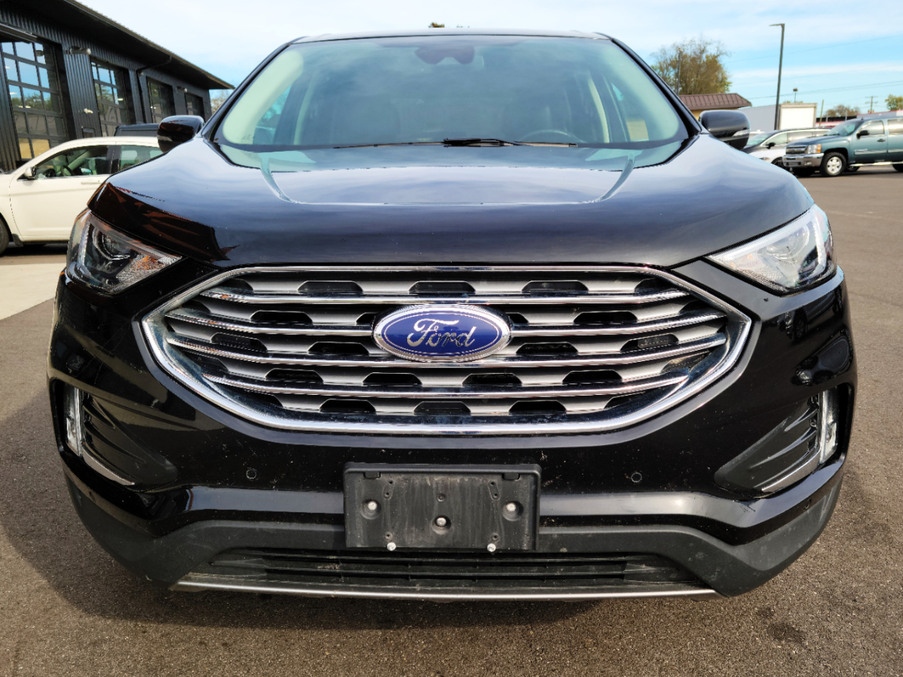 2024 Ford Edge Titanium photo 2