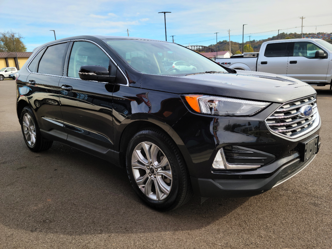 2024 Ford Edge Titanium photo 3