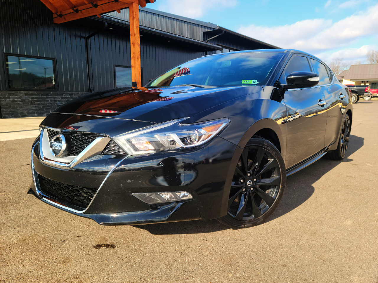 2017 Nissan Maxima SR's photo