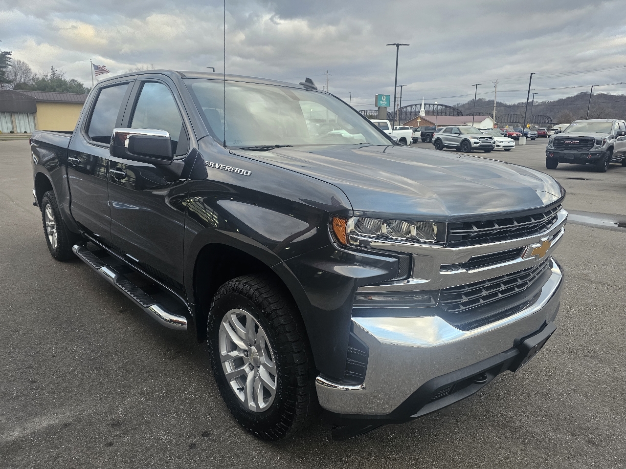 2020 Chevrolet Silverado 1500 LT photo 3