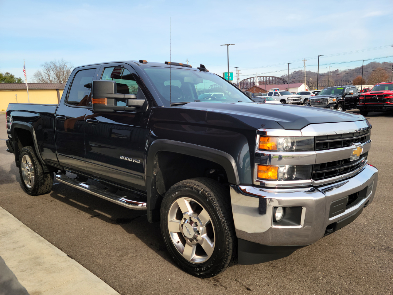 2018 Chevrolet Silverado 2500HD LT photo 3