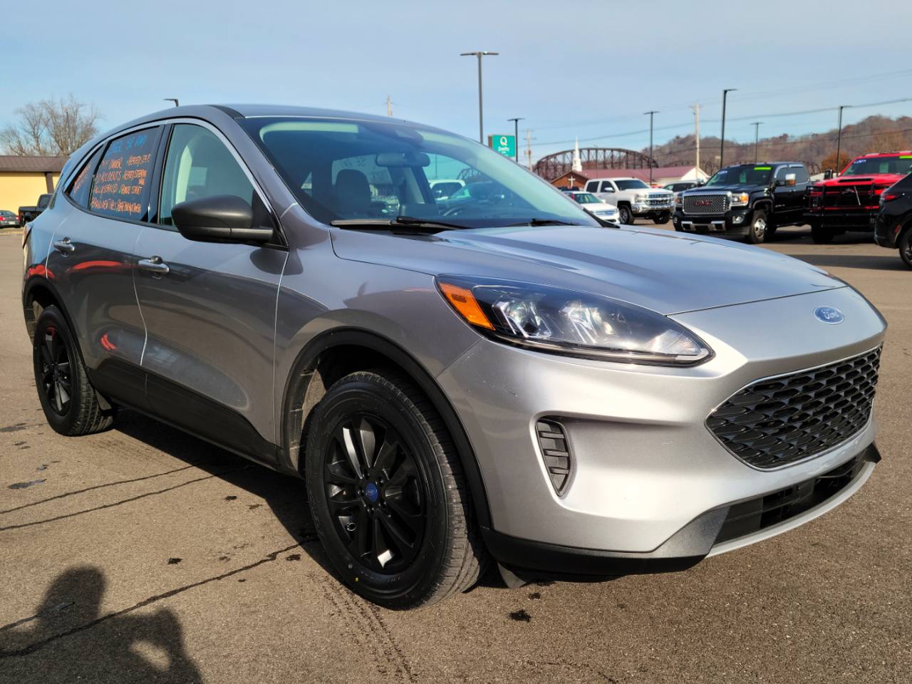 2022 Ford Escape SE photo 2