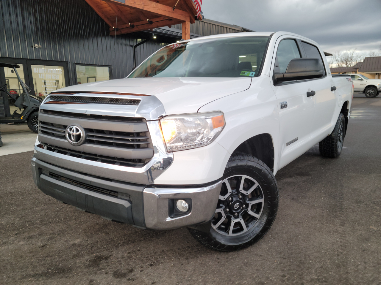 2015 Toyota Tundra SR5's photo