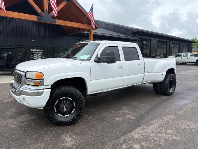 White 2004 GMC Sierra 3500 4 Dr SLT Crew Cab LB DRW Pickup Truck Rear-Wheel Drive 5-Speed Automatic