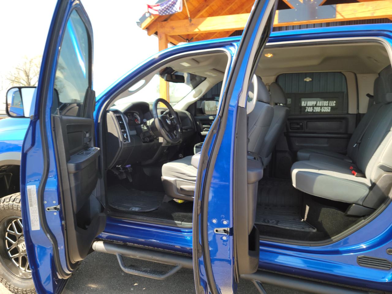 View vehicle photo 7