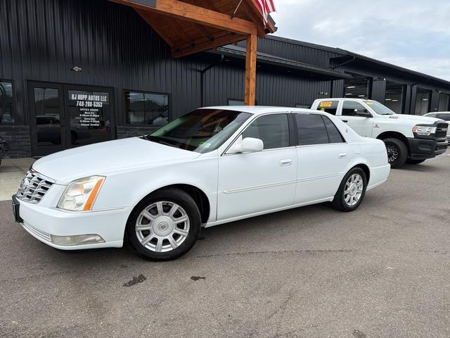 White 2008 Cadillac DTS Luxury II FWD Sedan Front-Wheel Drive 4-Speed Automatic Overdrive