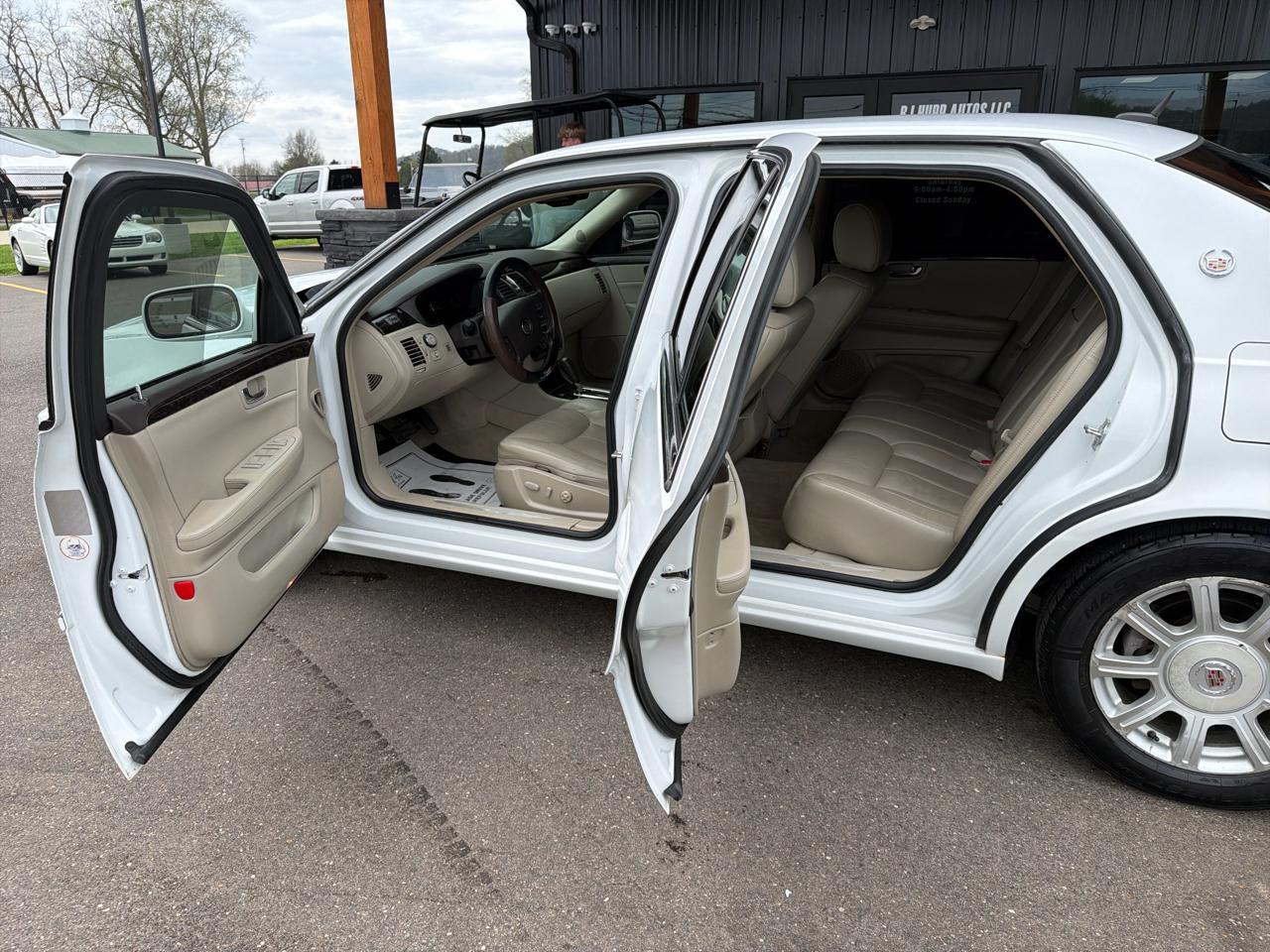 View vehicle photo 7