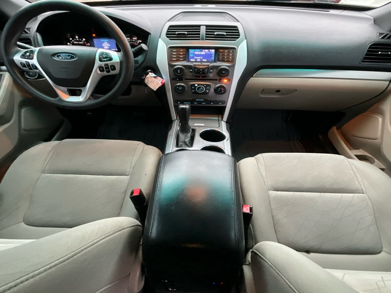 Ford Explorer Base FWD 2012