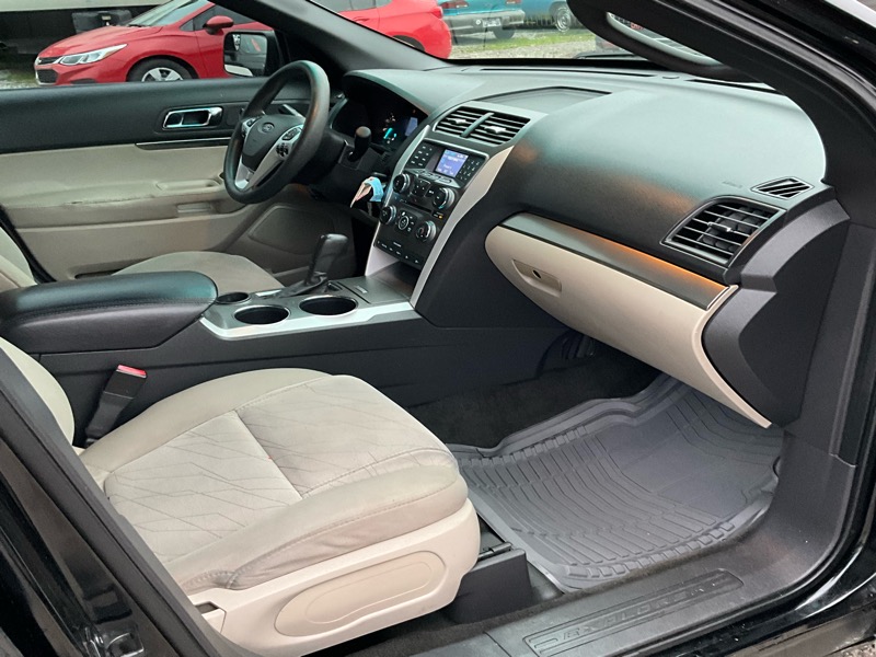 Ford Explorer Base FWD 2012