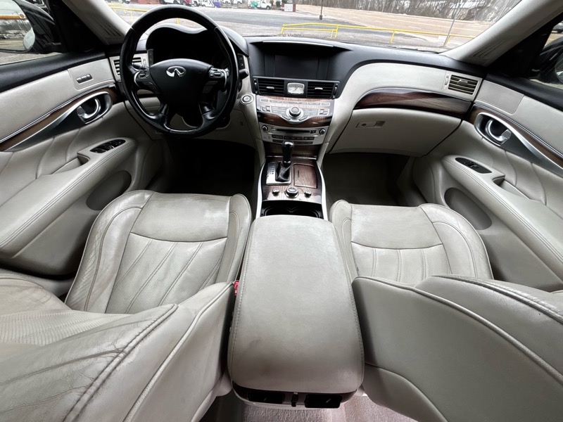 Infiniti Q70 L 5.6 AWD 2015