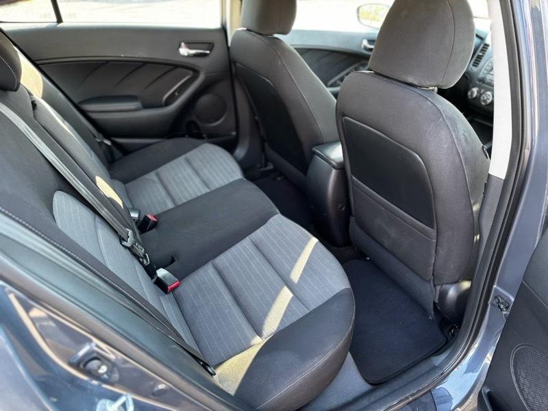 Kia Forte 5-Door LX 2016