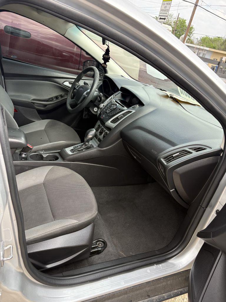 Ford Focus SE Sedan 2014