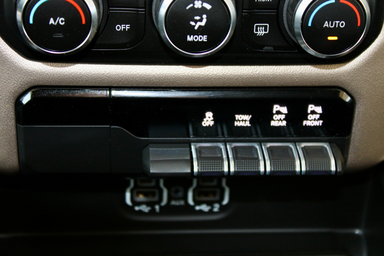 RAM 1500 Laramie Crew Cab SWB 4WD 2022