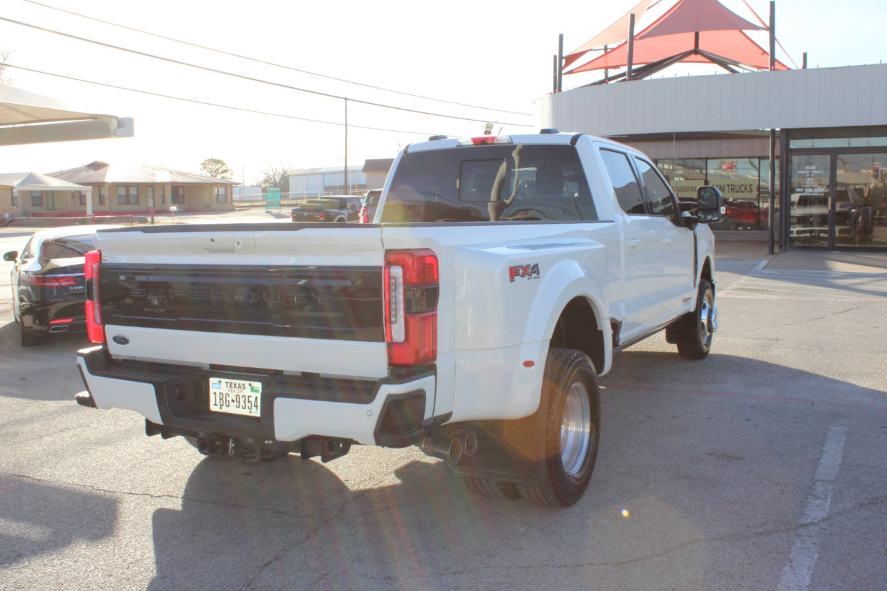 Ford F-350 SD Platinum Crew Cab Long Box 4WD DRW 2025