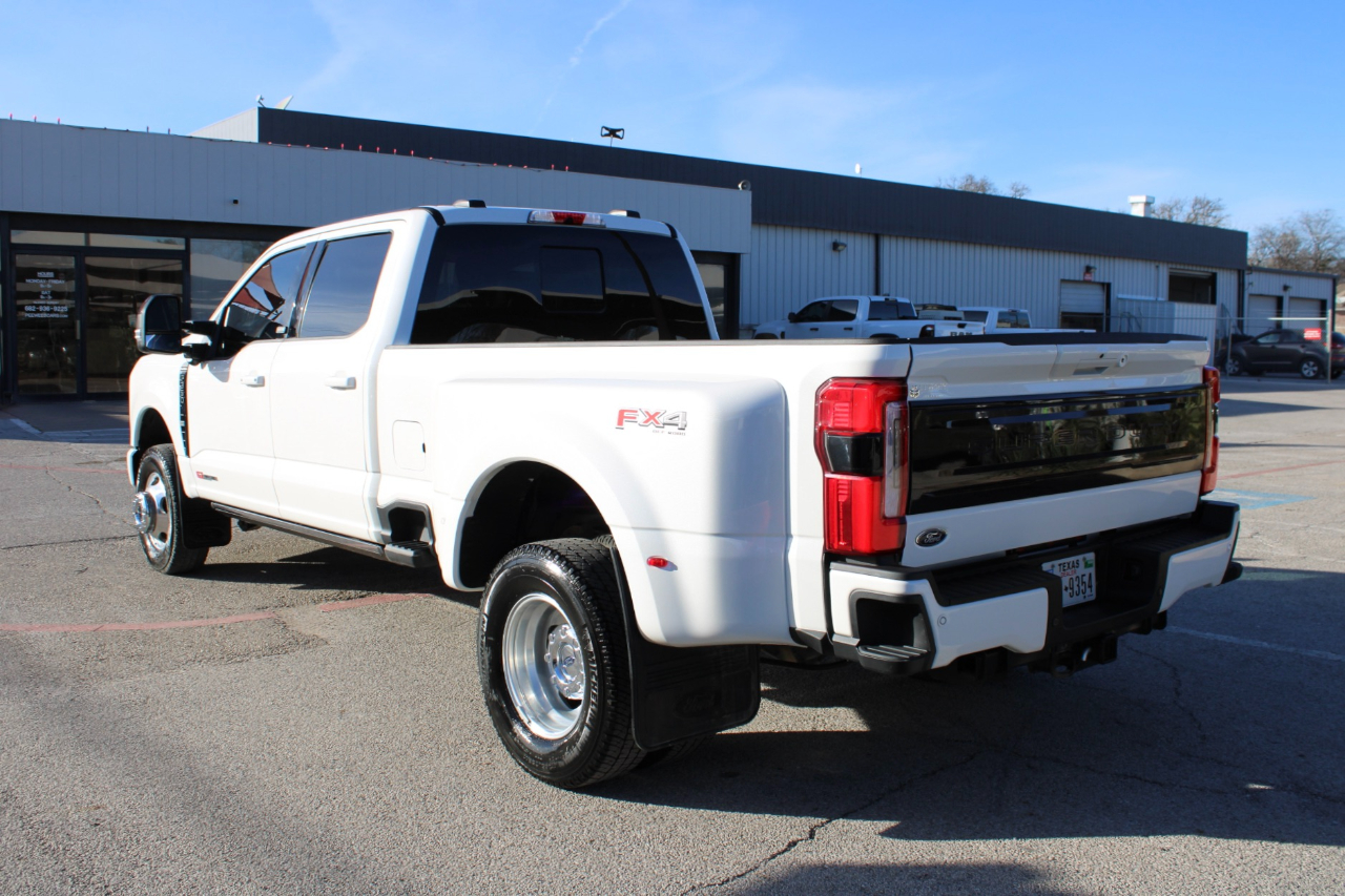 Ford F-350 SD Platinum Crew Cab Long Box 4WD DRW 2025